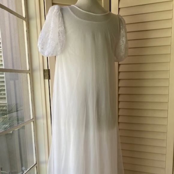 1980's Movie Star Nylon and Chiffon Peignoir Set - Picture 4 of 12